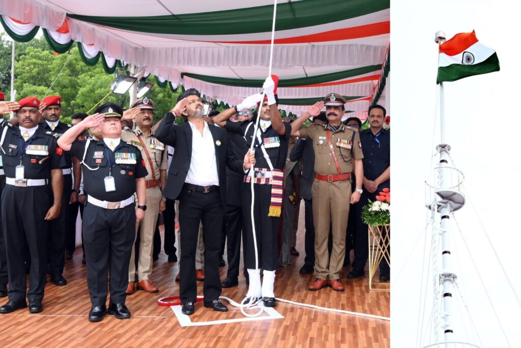 பெருவிழாவாகக் கோலாகலமாகக் கொண்டாடப்பட்ட இந்தியாவின் 80வது சுதந்திர தினம்: கோட்டை கொத்தளத்தில் தேசியக் கொடி ஏற்றி முதலமைச்சர் விஜய் மரியாதை!
