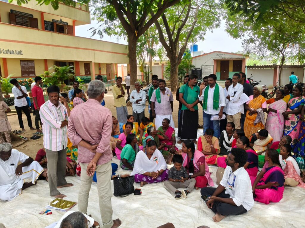எடப்பாடி அருகே பொன்னம்பாளையத்தில் பரபரப்பு: குடிநீர் கோரி கால்நடைகளுடன் கிராம சபை கூட்டத்தைப் புறக்கணித்த விவசாயிகள்!