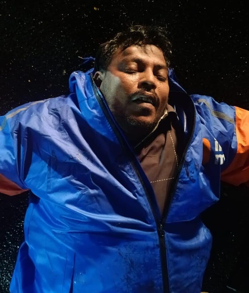 புதுச்சேரியில் சினிமா படம் பாணியில் நடந்த கொலை முயற்சி -நாட்டு வெடிகுண்டு வீசியதில் ஒருவர் கை சிதைந்தது..