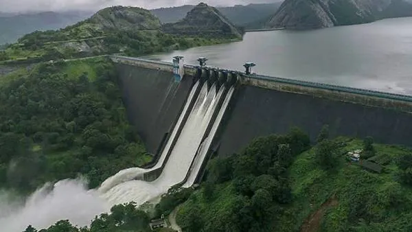 கொட்டித் தீர்க்கும் மழையால் ஆபத்து? இடுக்கி அணையில் உபரி நீர் திறப்பு... மக்களே உஷார்!