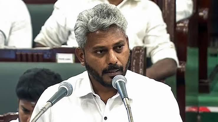 அதிகாரக் கூத்துகளும், அடிமைப் புகழ்ச்சிகளும்: தமிழக அரசியலைச் சீரழிக்கும் அவலங்கள்! – ஒரு அதிர்ச்சி அலசல்