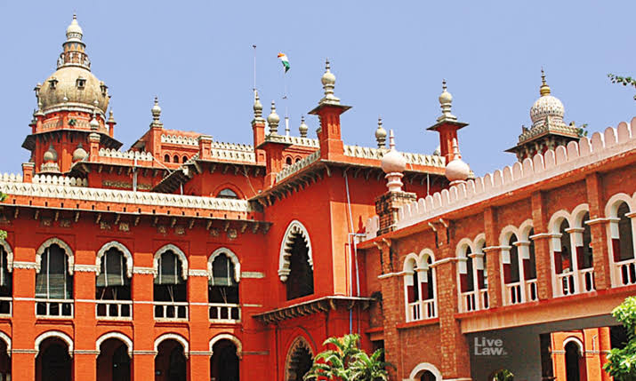 பணி நீக்கம் செய்யப்பட்ட ஊழியருக்கு கருணைப்படி வழங்குவது சலுகையே தவிர உரிமை அல்ல: சென்னை உயர்நீதிமன்றம் திட்டவட்டம்