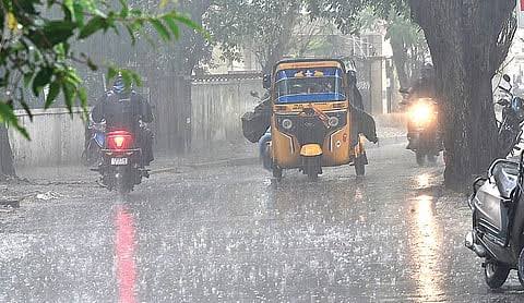 சில்லென்ற சென்னை! கோயம்பேடு, அடையாறு, வடபழனியில் கொட்டித் தீர்க்கும் மழை... வானிலை மையம் அதிரடி அப்டேட்!