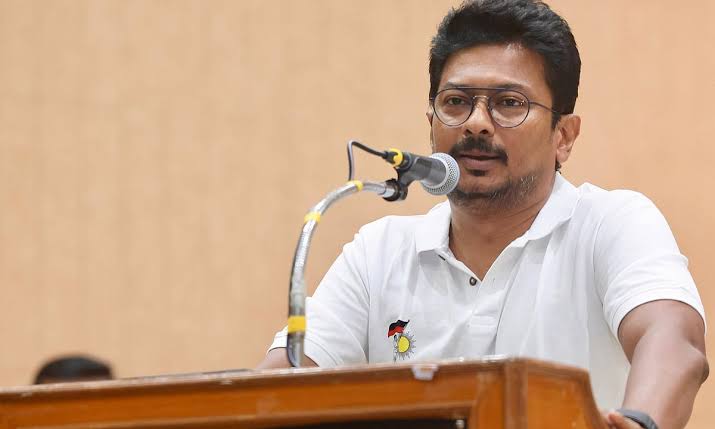 பாஜக, கர்நாடக காங்கிரஸைக் கண்டிக்கத் தயங்குவது ஏன்? தவெக அரசை கடுமையாகச் சாடிய உதயநிதி ஸ்டாலின்!