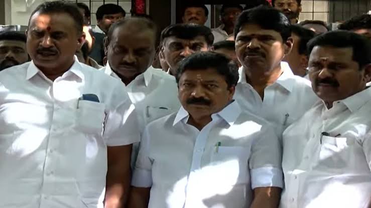 அதிமுகவில் மீண்டும் சலசலப்பு - அமைச்சர்கள் செங்கோட்டையன், ஆனந்துடன் அதிமுக அதிருப்தி எம்.எல்.ஏ.க்கள் சந்திப்பு!