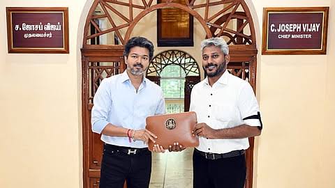 "திமுக செஞ்ச அதே தப்பை தவெகவும் பண்ணாதீங்க!" – வன்னியரசுவின் பட்ஜெட்டை போட்டுடைத்த வழக்கறிஞர் ஏர்போர்ட் மூர்த்தி!
