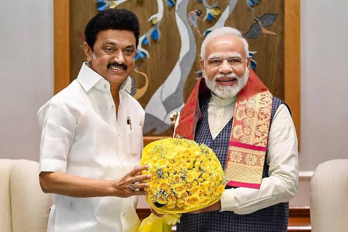ஓம் பிர்லா அளித்த தேநீர் விருந்து: தேசிய அரசியலை உலுக்கும் கனிமொழியின் பங்கேற்பு!