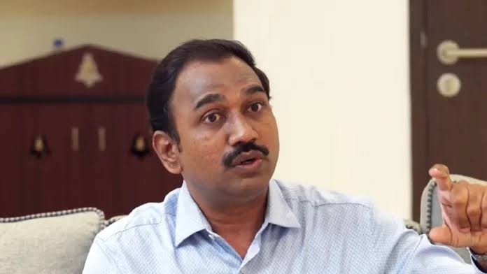 அதிகாரப் போதை முதல் அமைச்சர்களின் 'வசூல்' வரை: எஸ்பி லட்சுமணன் முன்வைக்கும் அனல் பறக்கும் விமர்சனங்கள்!