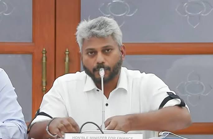 "விஜய் அண்ணன் சொல்லிட்டாருனு சொல்லுங்க!" - பத்திரப்பதிவு முதல் பாஸ்போர்ட் வரை தவெக கொடுத்த ஷாக்!