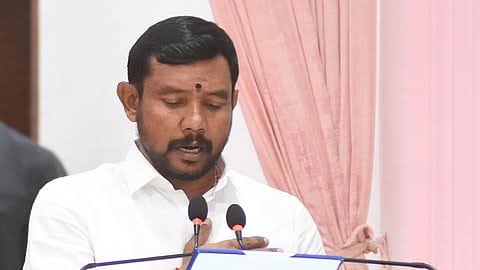 தையல் கலைஞர்களின் வாழ்வாதாரத்தை உயர்த்த புதிய திட்டம்: 10,000 பேருக்கு மின்மோட்டார் தையல் இயந்திரங்கள்!