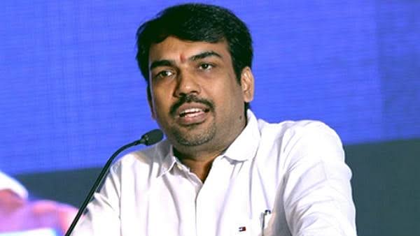 "விஜய் மௌனம் காக்கவில்லை; புத்திசாலித்தனமாக காய்களை நகர்த்துகிறார்!" – ரங்கராஜ் பாண்டே அதிரடி!