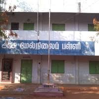 சிவகங்கையில் பரபரப்பு: அரசுப் பள்ளி வகுப்பறையில் 12-ஆம் வகுப்பு மாணவர் மீது சக மாணவர் கத்திக்குத்து!