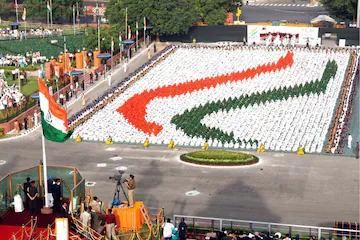"சுதந்திர தினம் vs குடியரசு தினம்" – தேசியக் கொடி ஏற்றும் மரபும் அதன் பின்னணியில் உள்ள சுவாரஸ்ய வரலாறும்!