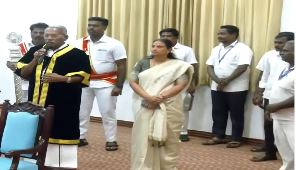 'இருக்கை' சர்ச்சை: திமுக மேயர் - காங்கிரஸ் துணை மேயர் போட்டி தர்ணா, பெண் துணை மேயர் சாரதா தேவி 2 மாதங்களுக்கு சஸ்பெண்ட்