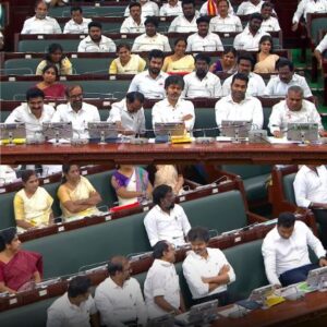 சட்டமன்றத்தில் பரபரப்பு: திடீரென இருக்கையை மாற்றி அமர்ந்த முதல்வர் விஜய்!
