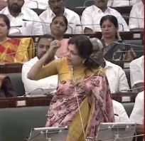 தீபாவளி, பொங்கல் நாட்களிலாவது டாஸ்மாக்கிற்கு விடுமுறை அளியுங்கள்! - பா.ம.க எம்.எல்.ஏ சௌமியா அன்புமணி கோரிக்கை!
