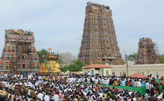 இட்லி, வெண்பொங்கல் தொடங்கி காரக்கறி கூட்டு வரை: மீனாட்சி கோவில் கும்பாபிஷேகத்தில் அசத்தும் அறுசுவை மெனு!
