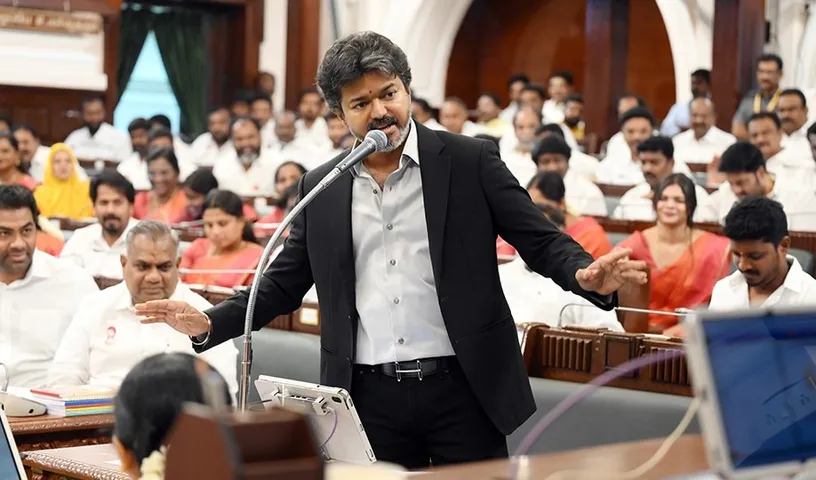 "ஆணவப் பேச்சால் ஆப்பு; கேள்விக்கு பதில் இல்லை!" – சட்டமன்றத்தில் முதலமைச்சர் விஜய் உரை குறித்துப் பத்திரிகையாளர் ஐயநாதன் அதிரடி சாடல்!
