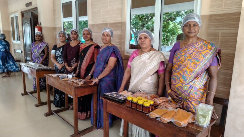 கோவையில் கிராமத்துப் பெண்களின் சாதனைத் தொழிற்புரட்சி: பிள்ளையப்பம்பாளையம் காட்டும் ஒளிமயமான பாதை!
