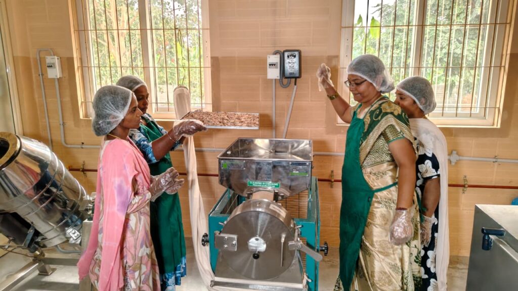 கோவையில் கிராமத்துப் பெண்களின் சாதனைத் தொழிற்புரட்சி: பிள்ளையப்பம்பாளையம் காட்டும் ஒளிமயமான பாதை!