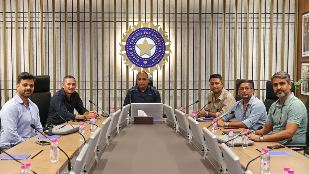 2027 உலகக் கோப்பை கிரிக்கெட்: ரோகித் சர்மாவின் ஒருநாள் போட்டி எதிர்காலம் குறித்து பிசிசிஐ உயர்நிலைக் கூட்டம்!