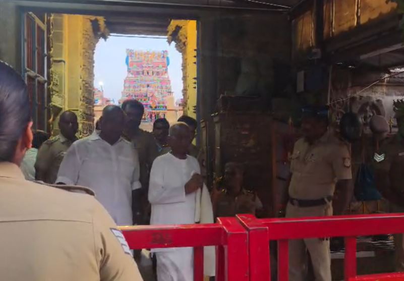 மதுரை மீனாட்சியம்மன் கோயிலில் இசைஞானி இளையராஜா சாமி தரிசனம்!