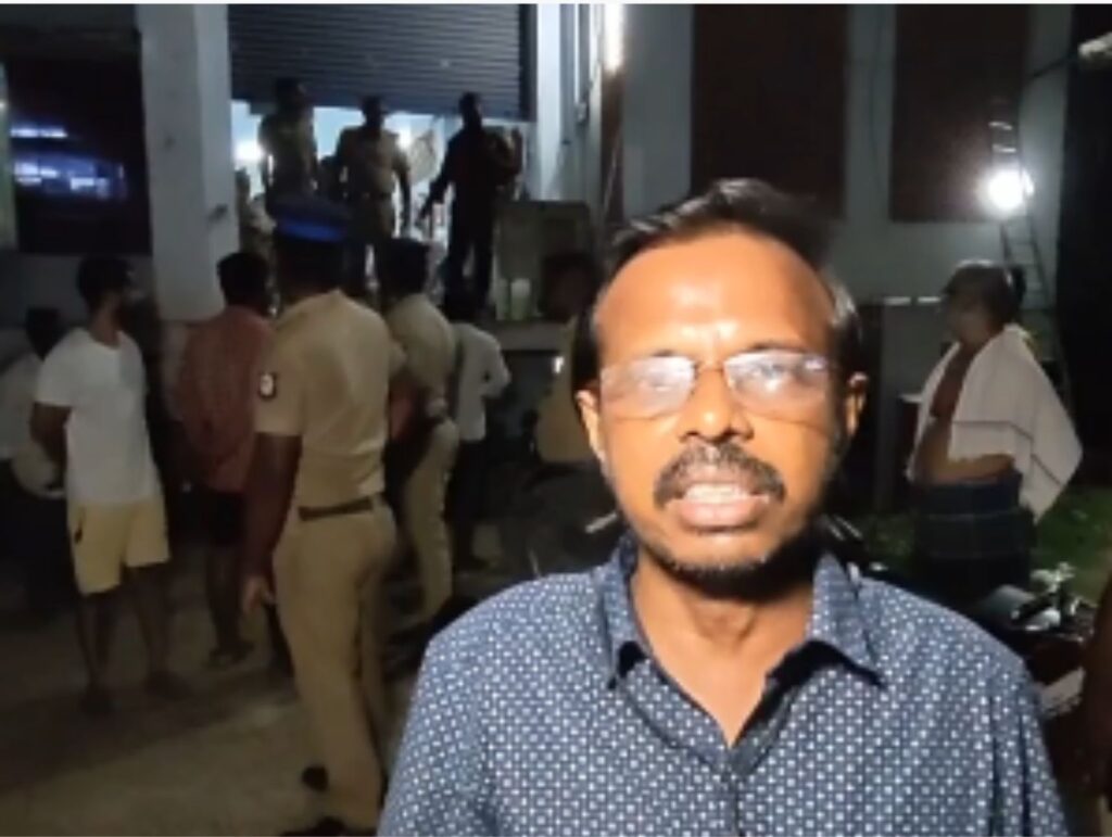 ஆவடியில் மின்சாரம் இன்றி தவித்த மக்கள்: 2 மணி நேரத்திற்கும் மேலான மின்தடையால் மின்வாரிய அலுவலகத்தை முற்றுகையிட்டு போராட்டம்!