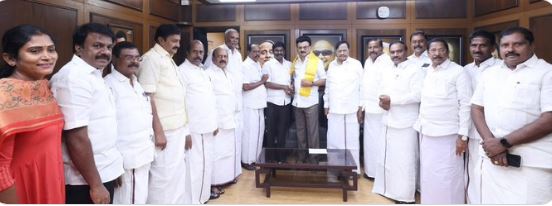 மதுராந்தகம் திமுக வேட்பாளர் ஐ. பரந்தாமன் தலைவர் மு.க. ஸ்டாலினிடம் வாழ்த்து பெற்றார்!
