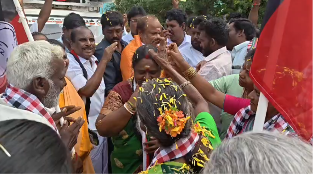 "இது அநீதிக்கும் தர்மத்திற்கும் நடக்கும் தேர்தல்": மதுராந்தகம் இடைத்தேர்தலில் அதிமுக வேட்பாளர் கணித சம்பத் அனல் பறக்கும் பிரச்சாரம்!
