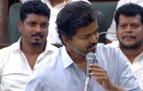 சட்டப்பேரவையில் முதலமைச்சர் விஜய் பேச்சு: “நான் பதிலளிக்கும்போது யாரும் எழுந்து ஓடிவிடக்கூடாது” என்று வாக்குறுதி கேட்டார்!