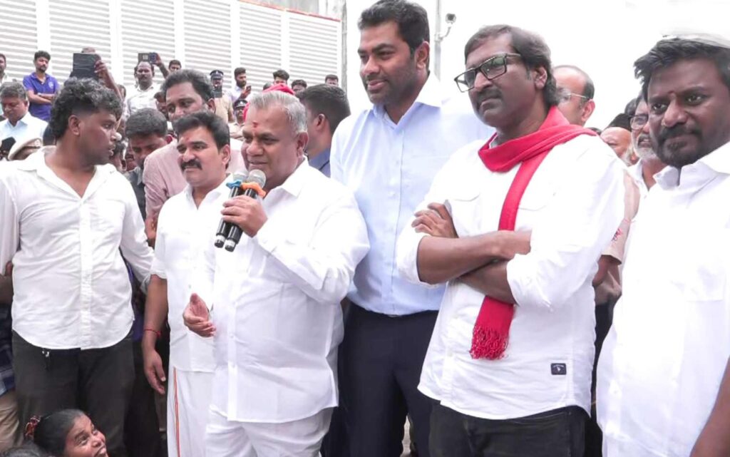 தூய்மைப் பணியாளர்கள் போராட்டம்: அமைச்சர்கள் ஆனந்த், ஆதவ் அர்ஜுனா, ராஜ்மோகன், நிர்மல் குமார் தலைமையில் பேச்சுவார்த்தை!