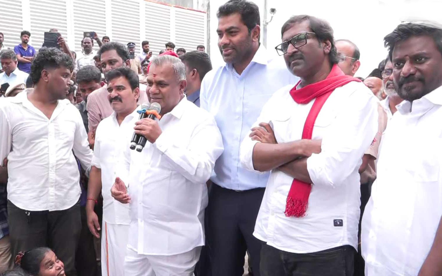 தூய்மைப் பணியாளர்கள் போராட்டம்: அமைச்சர்கள் ஆனந்த், ஆதவ் அர்ஜுனா, ராஜ்மோகன், நிர்மல் குமார் தலைமையில் பேச்சுவார்த்தை!