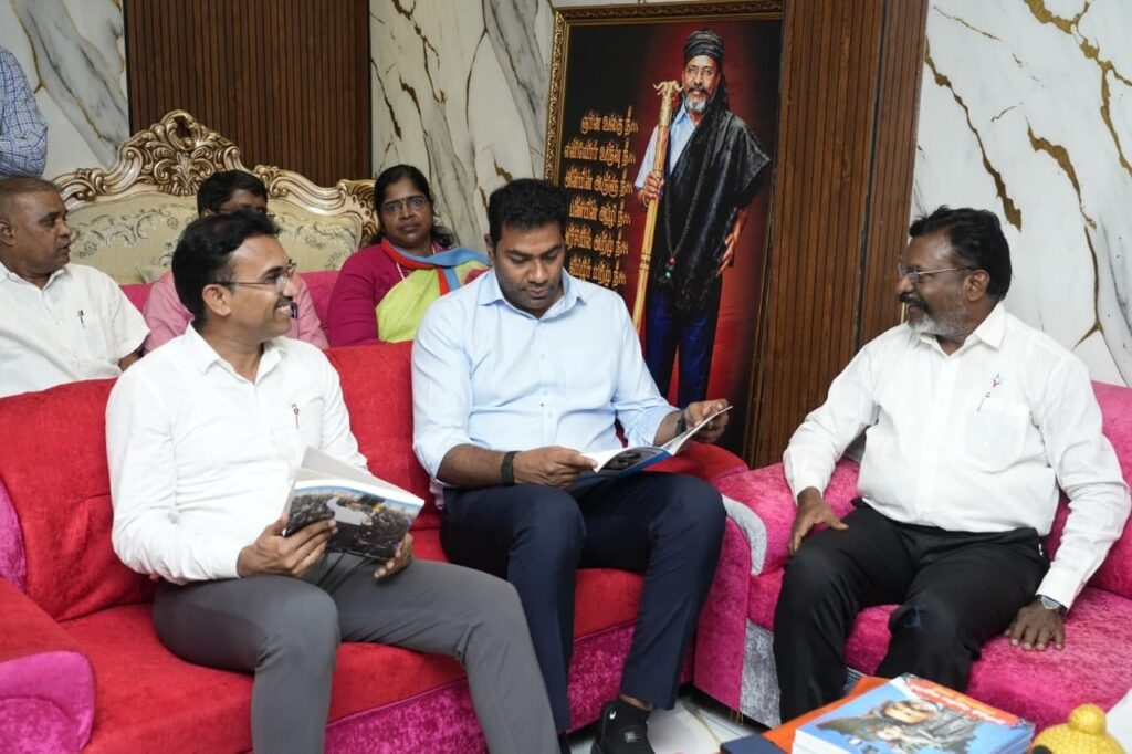 தவெக கூட்டணி கட்சிகள் ஆலோசனைக் கூட்டம்: விடுதலைச் சிறுத்தைகள் கட்சித் தலைவர் திருமாவளவனுக்கு நேரில் அழைப்பு!