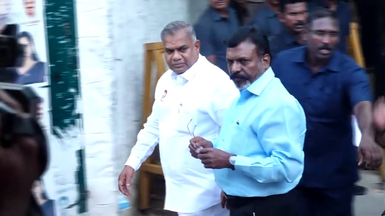 பனையூர் த.வெ.க தலைமை அலுவலகத்தில் திடீர் மாற்றம்: முதன்முறையாக வருகை தந்த திருமாவளவன் எம்.பி!