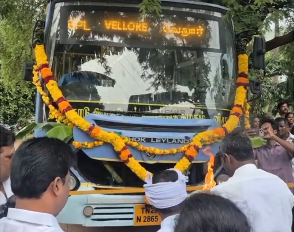 மலைக் கிராமத்திற்குப் புதிய பேருந்து சேவை: நீண்ட நாள் கோரிக்கை நிறைவேறியதால் பொதுமக்கள் உற்சாகக் கொண்டாட்டம்!
