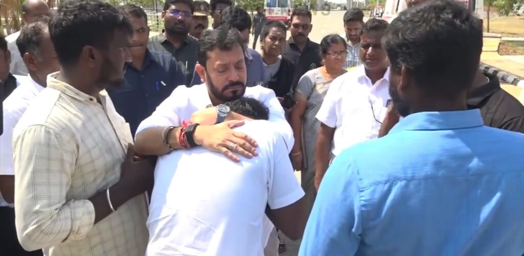 சவுதி அரேபியாவில் கடற்கொள்ளையர்களால் உயிரிழந்த மீனவர்களின் உடல்கள் திருச்சி வருகை: அமைச்சர் ஸ்ரீநாத் நேரில் அஞ்சலி!