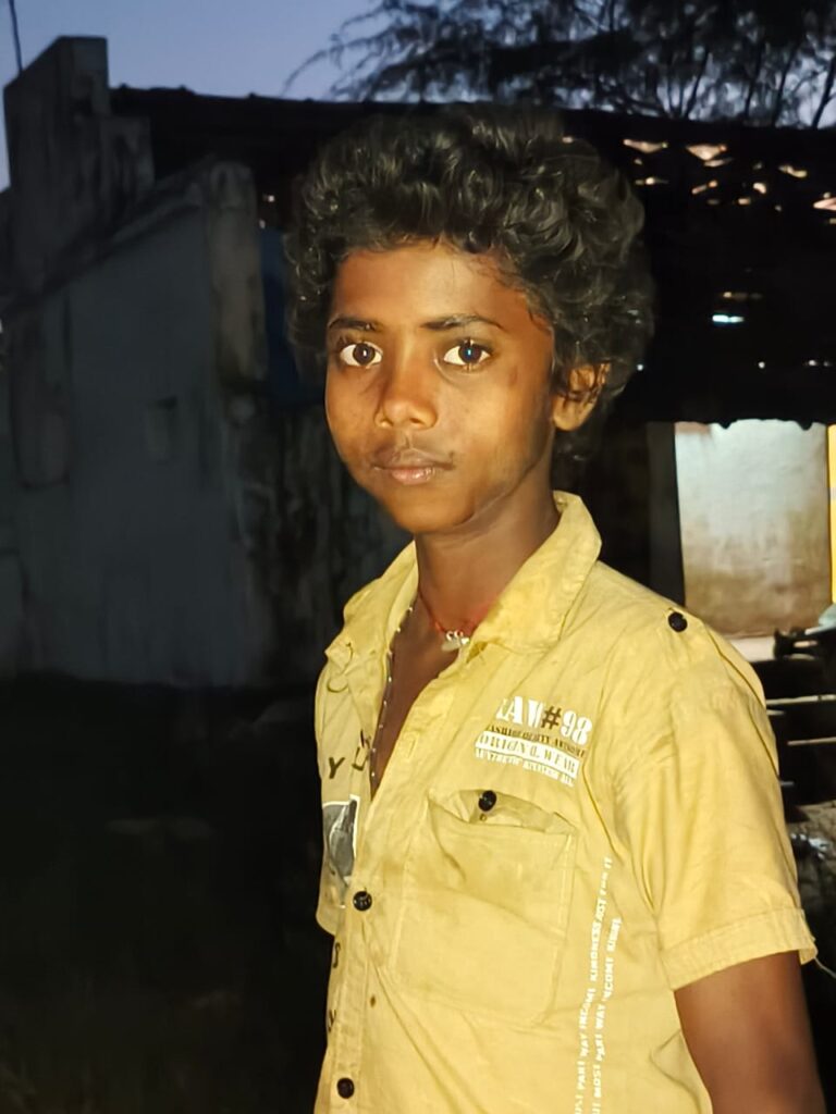 சாணார்பட்டி அருகே கோர விபத்து: வைக்கோல் ஏற்றி வந்த லாரி மீது மின்சாரம் தாக்கி 17 வயது சிறுவன் உடல் கருகி பலி!