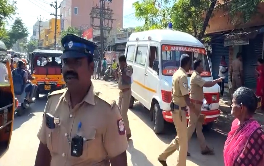 மதுரை ஜெய்ஹிந்த்புரம் அருகே பயங்கரம்: பல்வேறு வழக்குகளில் தொடர்புடைய 'சப்பாணி சரவணன்' அதிகாலையில் வெட்டிக் கொலை!