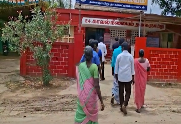 நாகை அருகே தவெகவில் இணைந்தவர்கள் ஊரை விட்டு ஒதுக்கி வைப்பு: காவல் நிலையத்தில் பரபரப்பு புகார்!