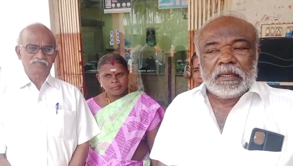 குமரி கூட்டுறவு சங்கத்தில் அடமானம் வைத்த வீட்டுப் பத்திரம் மாயம்: அதிகாரிகள் மோசடியைக் கண்டித்து குடும்பத்தினருடன் விவசாயி உள்ளிருப்புப் போராட்டம்!
