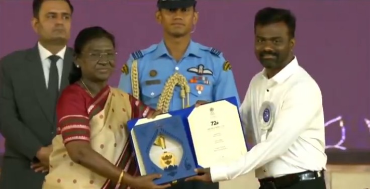 அமரன் படத்திற்காகச் சிறந்த இயக்குனருக்கான தேசிய விருதைப் பெற்றார் ராஜ்குமார் பெரியசாமி!