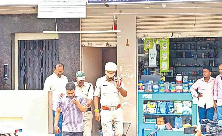 மருமகனை சயனைடு வைத்துக் கொன்று குடும்பத்தையே மிரட்டிய கொடூரன்: காக்கிநாடா வழக்கில் பிடிபட்ட அதிர்ச்சி உண்மை!