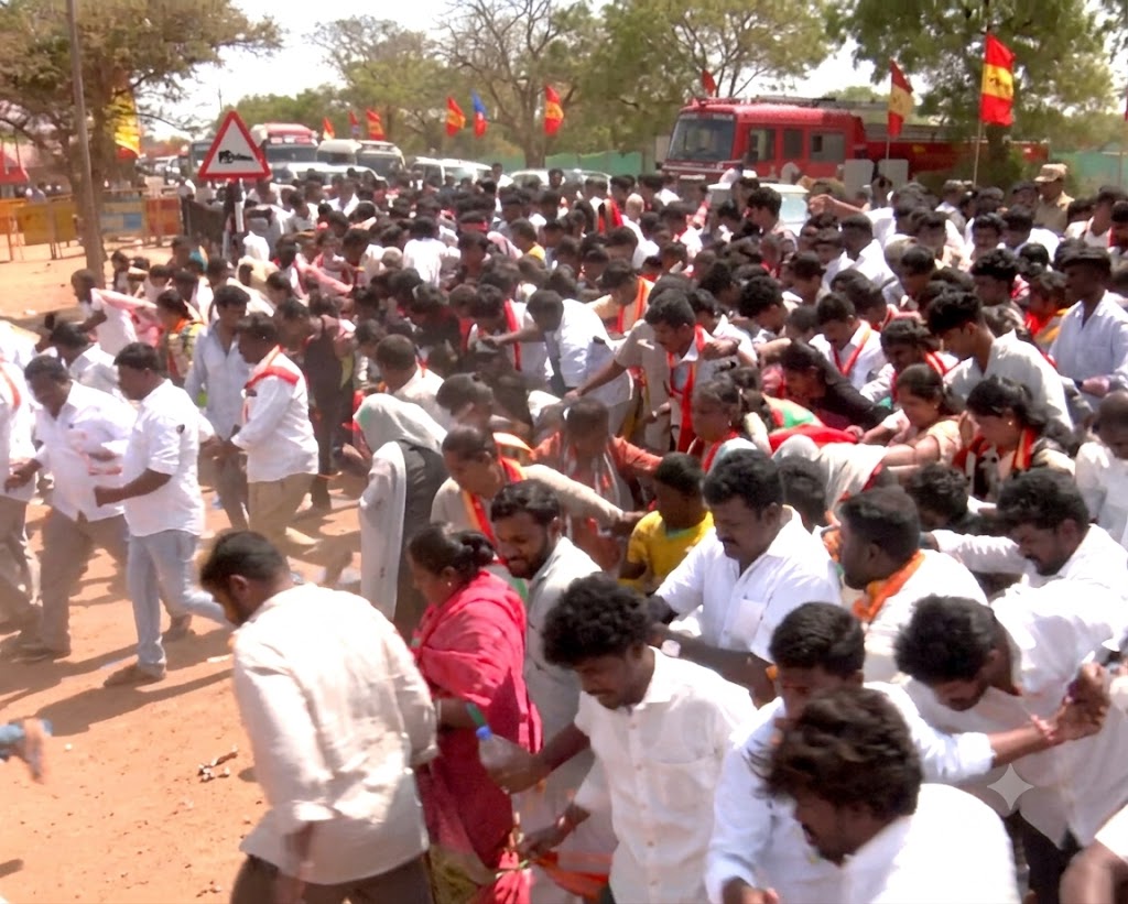 மதியம் 2 மணிக்கு மேல் வருகை தரும் முதலமைச்சர் விஜய் – தாராபுரம் பரப்புரைத் திடலில் இப்போதே இடம்பிடிக்க தடுப்புகளைத் தாண்டி முண்டியடித்த தவெகவினர்!