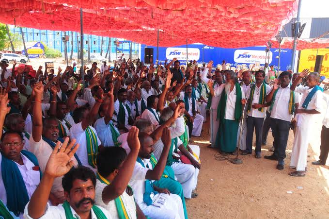 திருச்சியில் 5-வது நாளாக நீடிக்கும் விவசாயிகளின் காத்திருப்புப் போராட்டம்: அமைச்சர்கள் குழுவினருடன் தீவிர பேச்சுவார்த்தை!