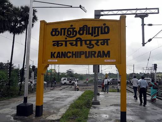டாஸ்மார்க் பணியாளர்கள் சஸ்பெண்ட் எதிரொலி: கள்ளக்குறிச்சி மற்றும் காஞ்சிபுரத்தில் கடைகளை அடைத்து ஊழியர்கள் திடீர் போராட்டம்!