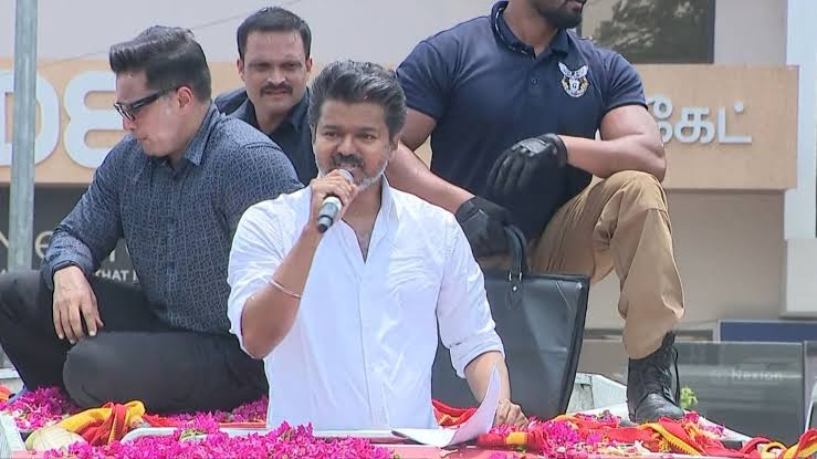 விஜய் போட்ட மெகா ஸ்கெட்ச்! அதிமுகவில் இருந்து தூக்கி.. தவெக வேட்பாளர்களாக மாறிய 2 முன்னாள் எம்பிக்கள்!