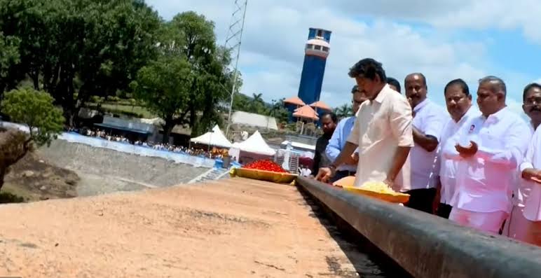 "தவெக ஆட்சி சர்ச்சை மற்றும் தடுமாற்றத்தின் உச்சத்தில் உள்ளது": முன்னாள் அமைச்சர் ஆர்.பி. உதயகுமார் ஆவேசம்!