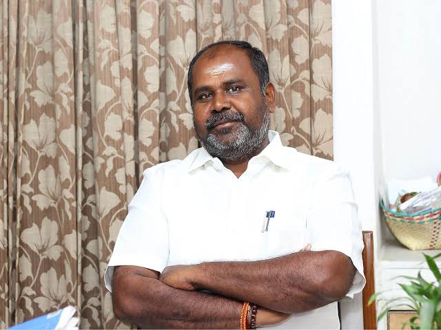 தவெக அரசின் 4 மாத கால சாதனை வெறும் 'அலங்கார அறிவிப்புகளா?': லண்டன் பயணம் குறித்து முன்னாள் அமைச்சர் ஆர்.பி. உதயகுமார் கடும் குற்றச்சாட்டு!