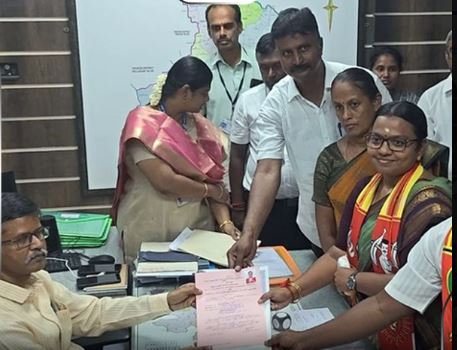 தாராபுரம் இடைத்தேர்தல்: நாம் தமிழர் கட்சி வேட்பாளர் மு. கார்த்திகா வேட்புமனு தாக்கல்!