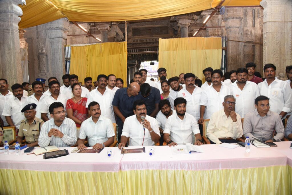 மீனாட்சி அம்மன் கோயில் குடமுழுக்கிற்கு நான் யாருக்கு பாஸ் வழங்கவில்லை - அமைச்சர் நிர்மல்குமார் பேட்டி!